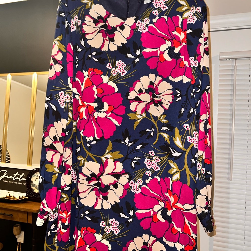 Tommy Hilfiger
Dazzling multipurpose dress!
Sz 10
